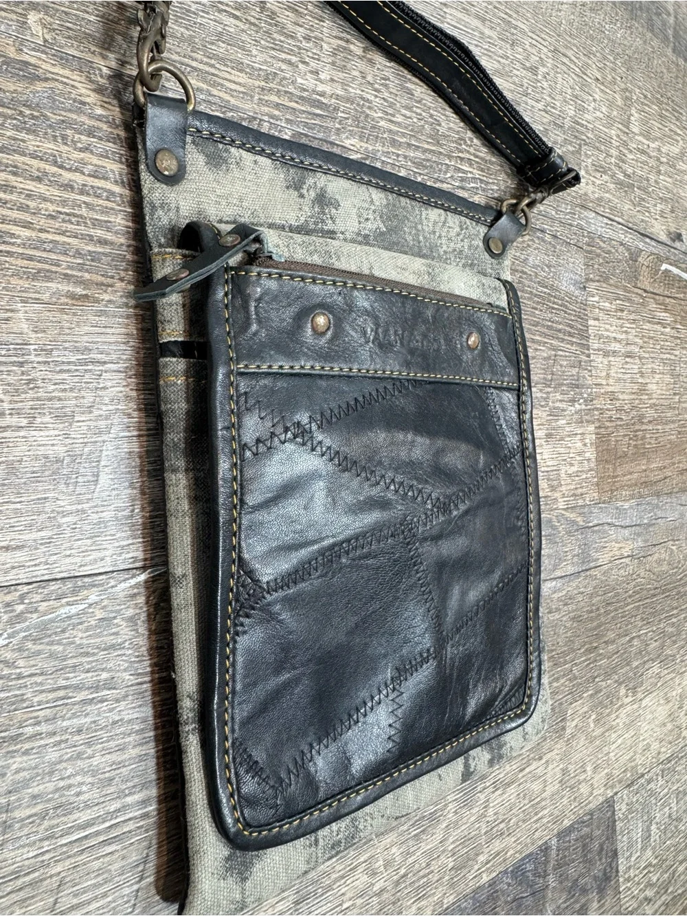 Men's Leather Patchwork Crossbody Pouch - Black and Gray